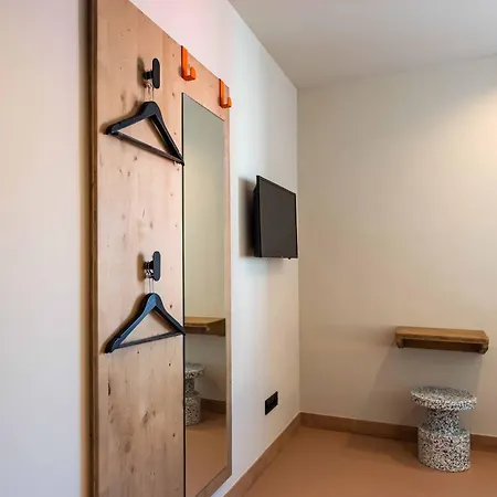 Easyhotel Madrid Alcala Exterior photo
