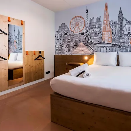 Easyhotel Madrid Alcala Exterior photo