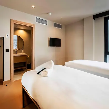 Easyhotel Madrid Alcala Exterior photo